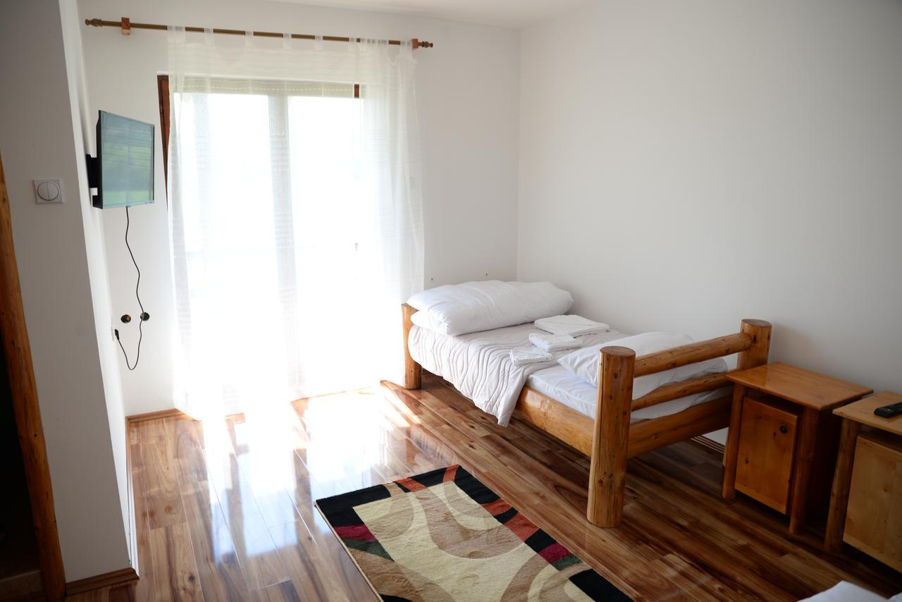 Motel Nacionalni Restoran Ognjiste Koruge Dış mekan fotoğraf
